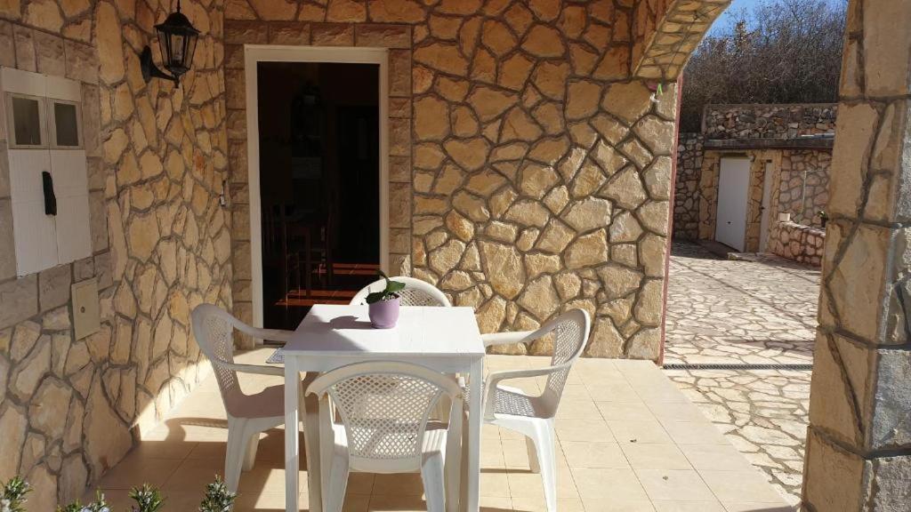 Apartments Roses Dobrinj Екстериор снимка