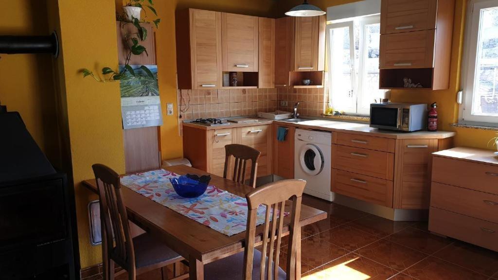 Apartments Roses Dobrinj Екстериор снимка