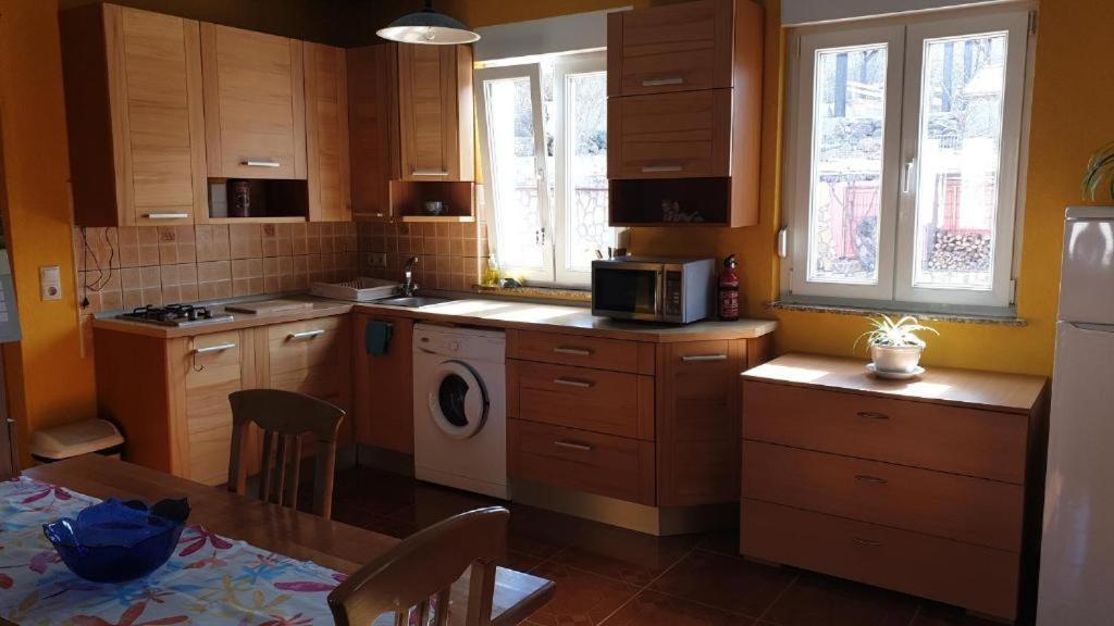 Apartments Roses Dobrinj Екстериор снимка