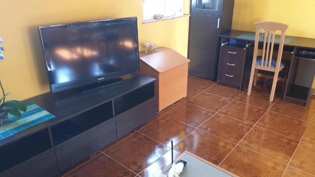 Apartments Roses Dobrinj Екстериор снимка