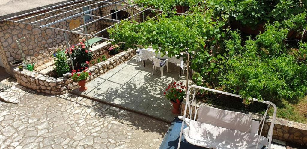 Apartments Roses Dobrinj Екстериор снимка
