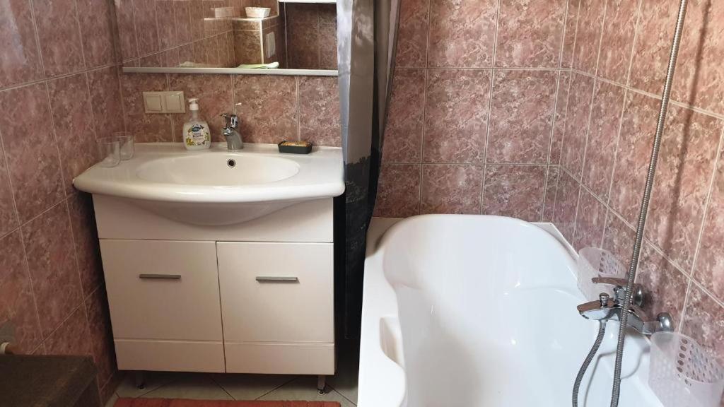 Apartments Roses Dobrinj Екстериор снимка