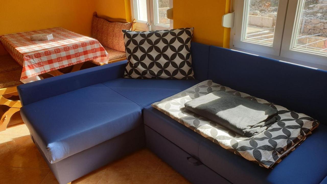 Apartments Roses Dobrinj Екстериор снимка