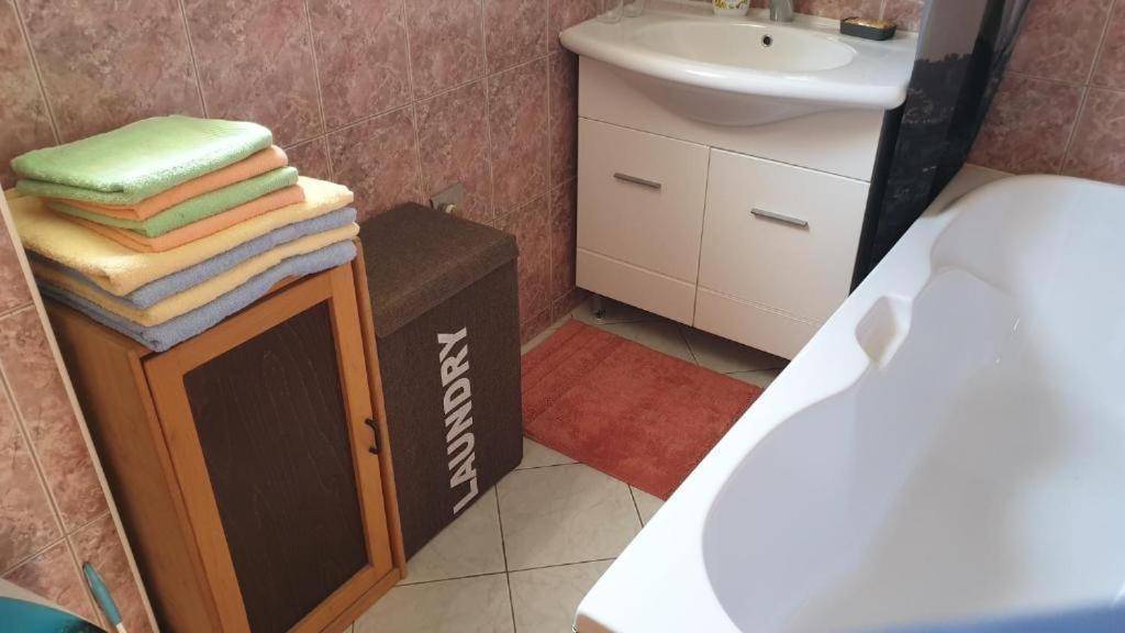 Apartments Roses Dobrinj Екстериор снимка
