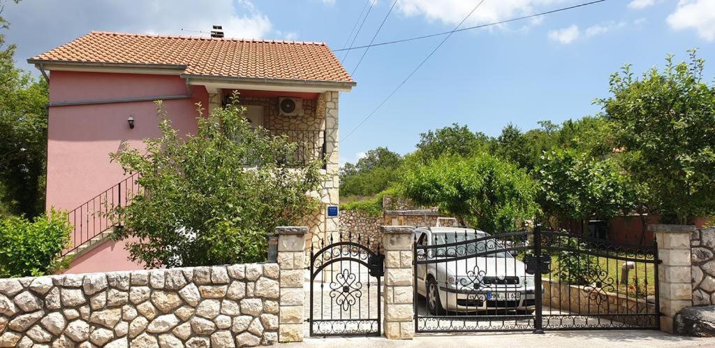Apartments Roses Dobrinj Екстериор снимка