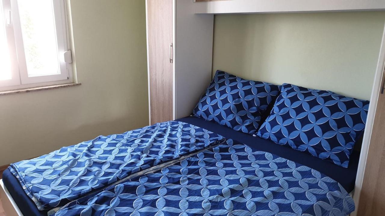 Apartments Roses Dobrinj Екстериор снимка