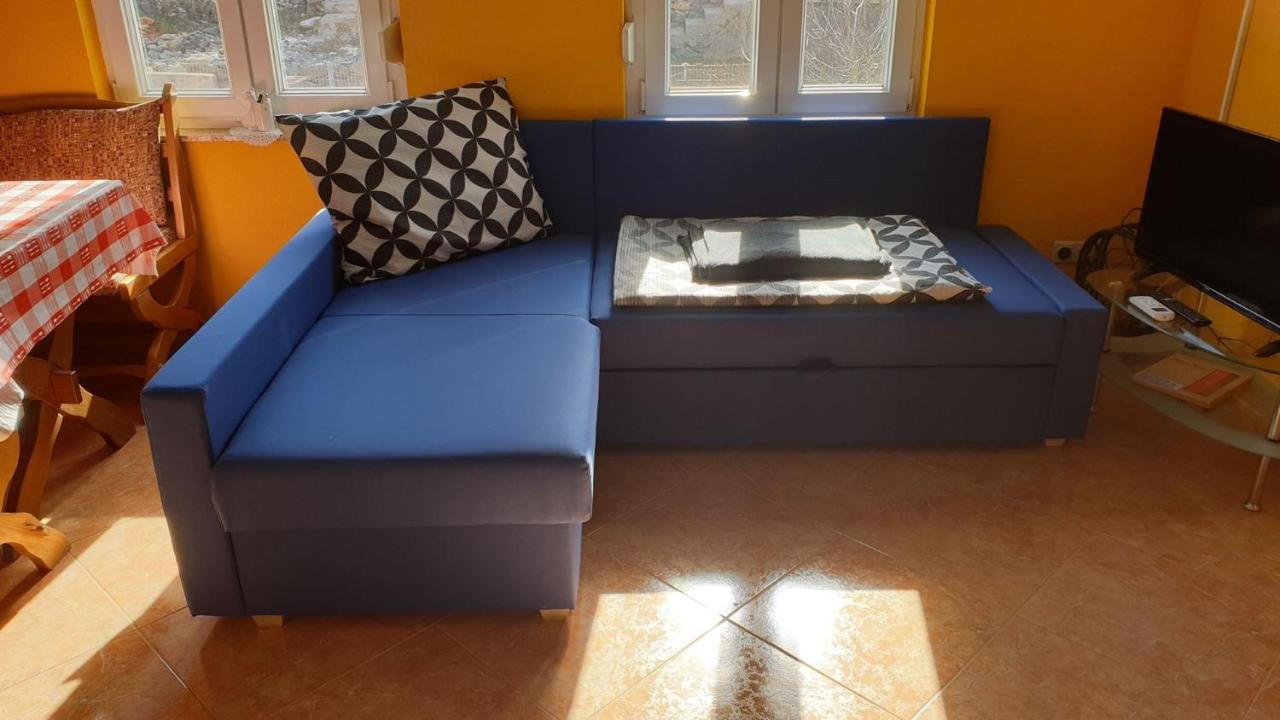 Apartments Roses Dobrinj Екстериор снимка