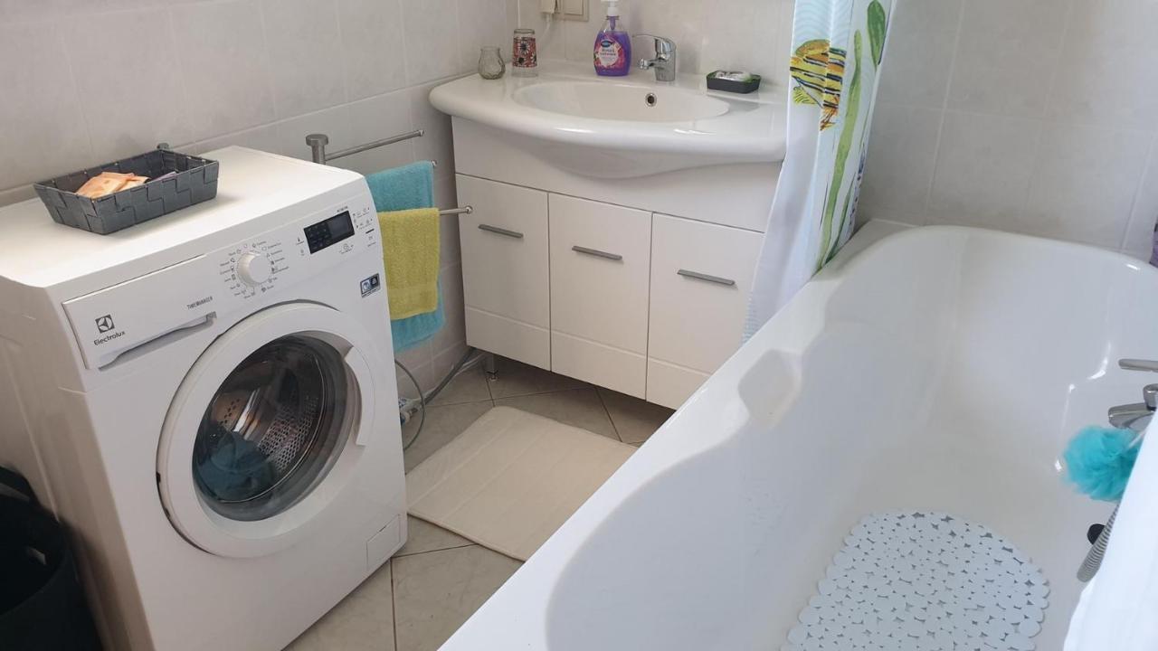 Apartments Roses Dobrinj Екстериор снимка