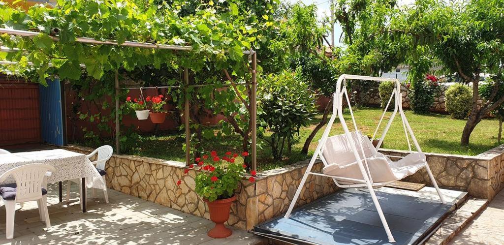 Apartments Roses Dobrinj Екстериор снимка