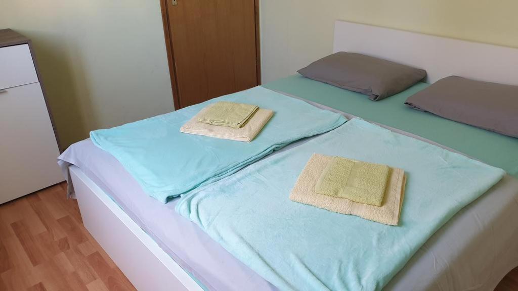 Apartments Roses Dobrinj Екстериор снимка