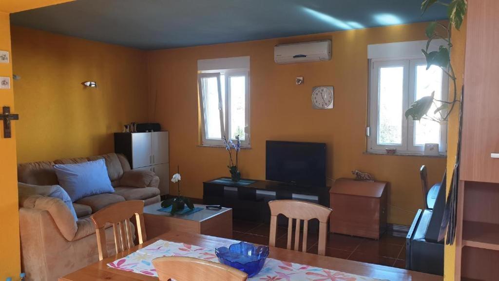 Apartments Roses Dobrinj Екстериор снимка