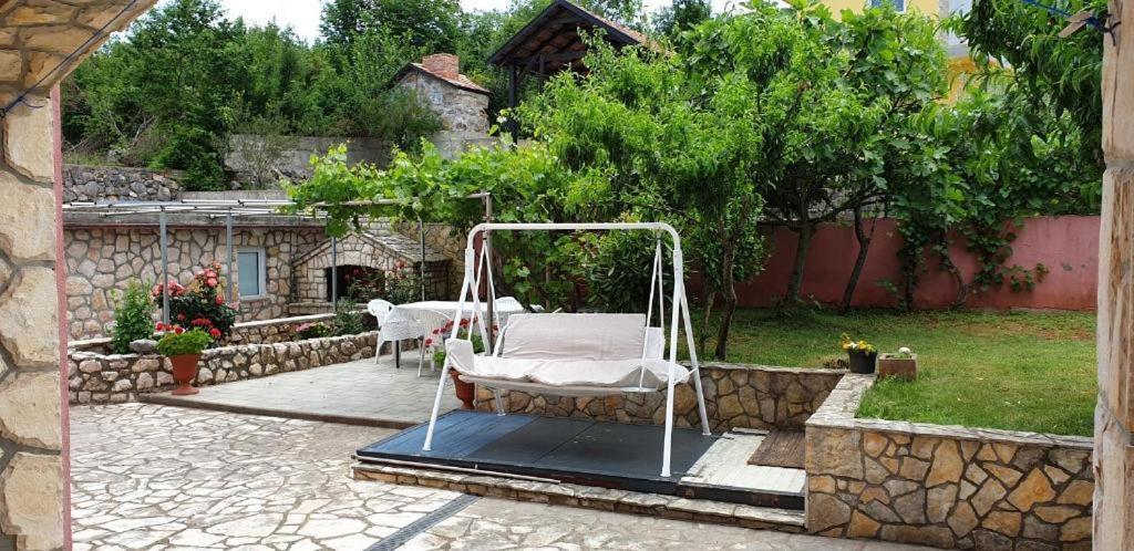Apartments Roses Dobrinj Екстериор снимка