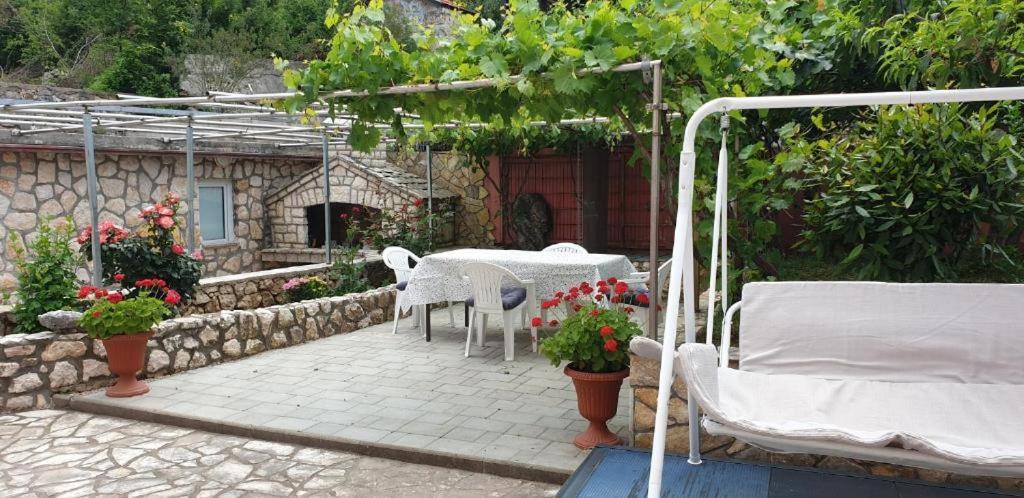 Apartments Roses Dobrinj Екстериор снимка