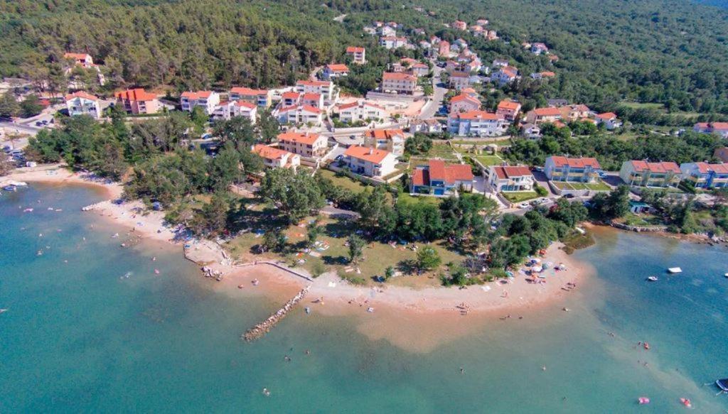 Apartments Roses Dobrinj Екстериор снимка