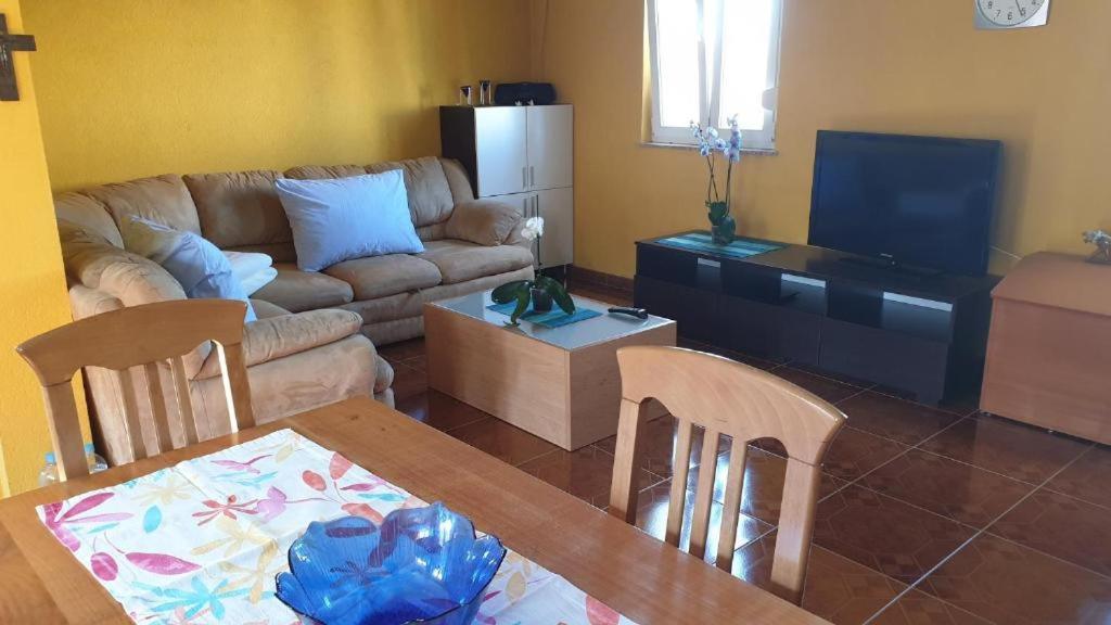 Apartments Roses Dobrinj Екстериор снимка