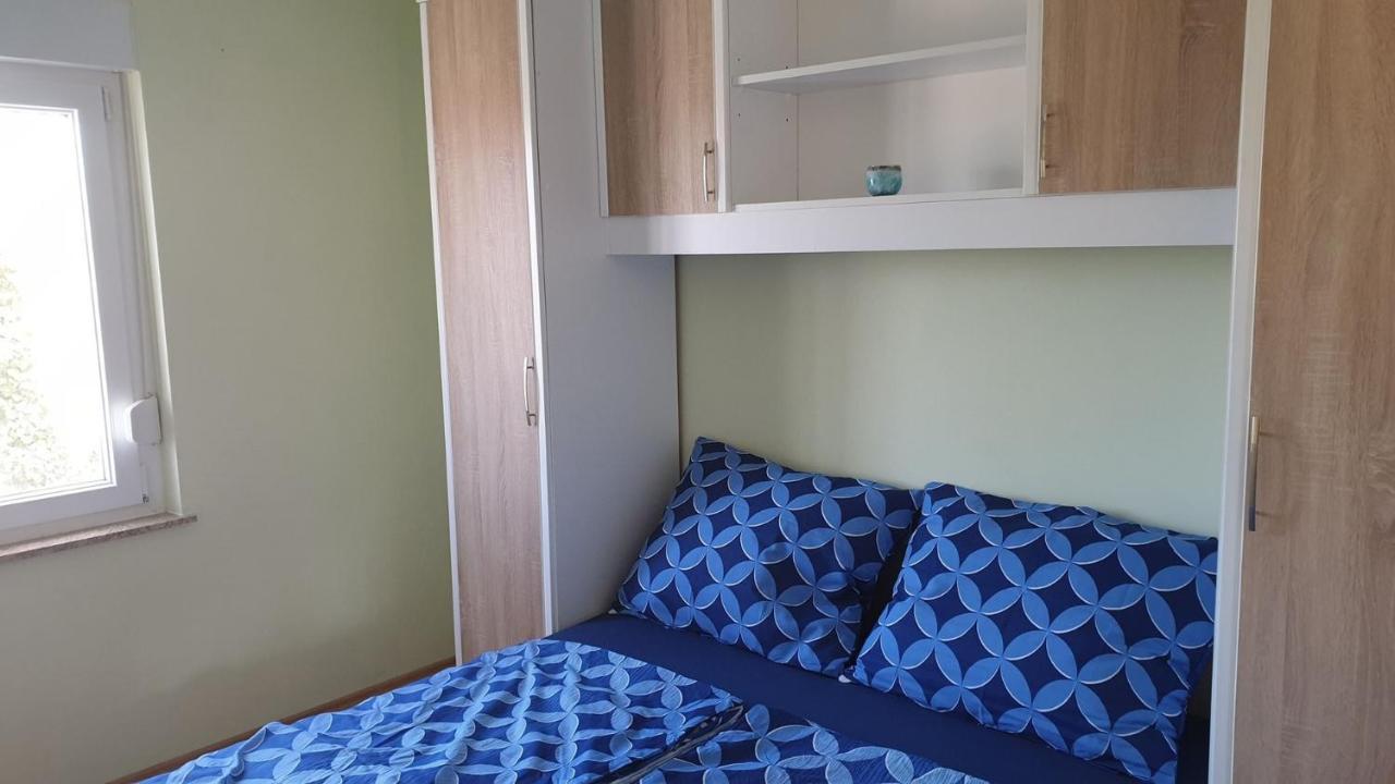 Apartments Roses Dobrinj Екстериор снимка