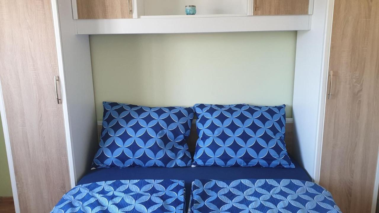 Apartments Roses Dobrinj Екстериор снимка
