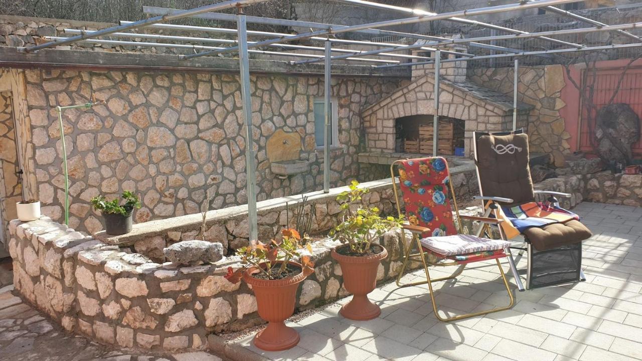 Apartments Roses Dobrinj Екстериор снимка